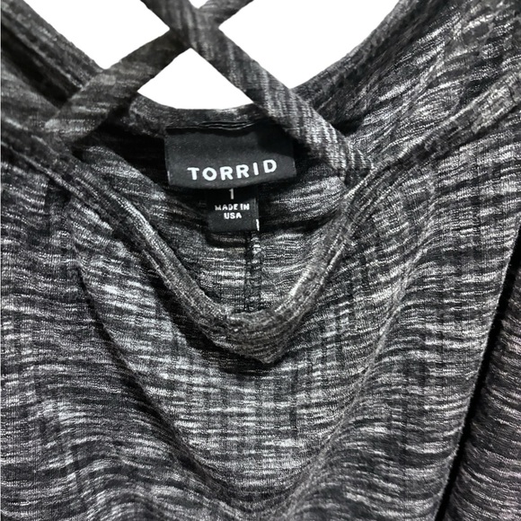 Torrid off the shoulder cross cross grey speckled top - Picture 3 of 4